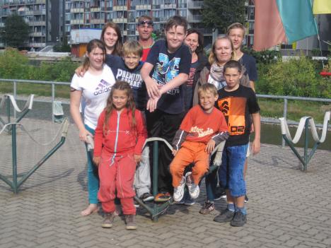 Geschwisternachmittag - Drachenboot fahren auf der Elbe