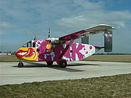 "Pinky" fliegt für Geschwister